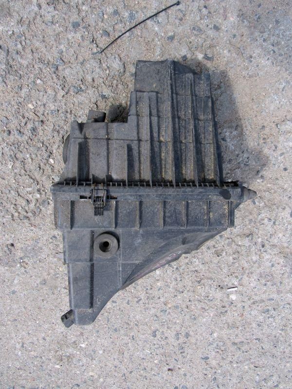 корпус воздушного фильтра Volkswagen Multivan T5 2003, 7H0129601