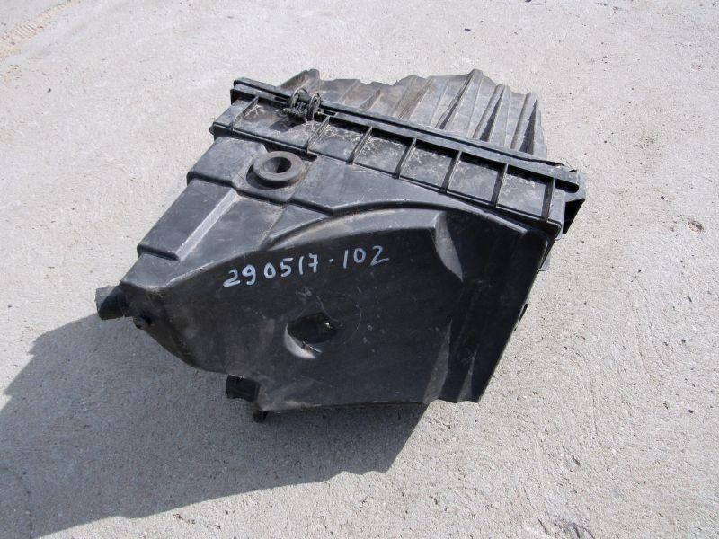 корпус воздушного фильтра Volkswagen Multivan T5 2003, 7H0129601