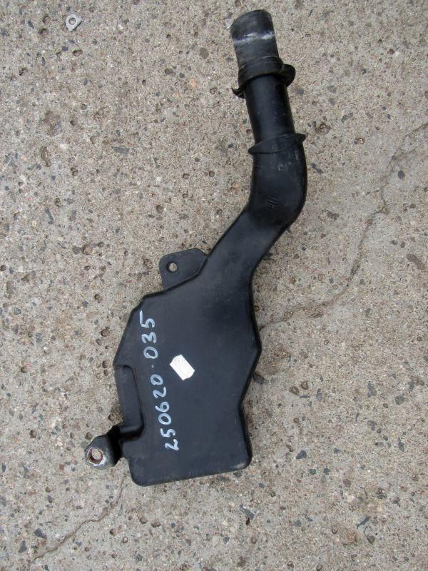 горловина бачка омывателя Audi A4 B8/8K 2009, 8T1955463B