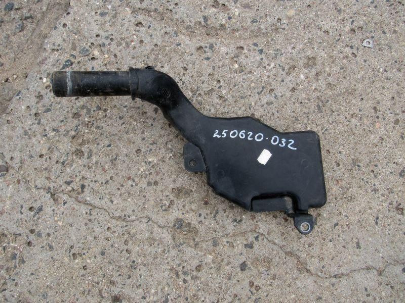горловина бачка омывателя Audi A4 B8/8K 2009, 8T1955463B