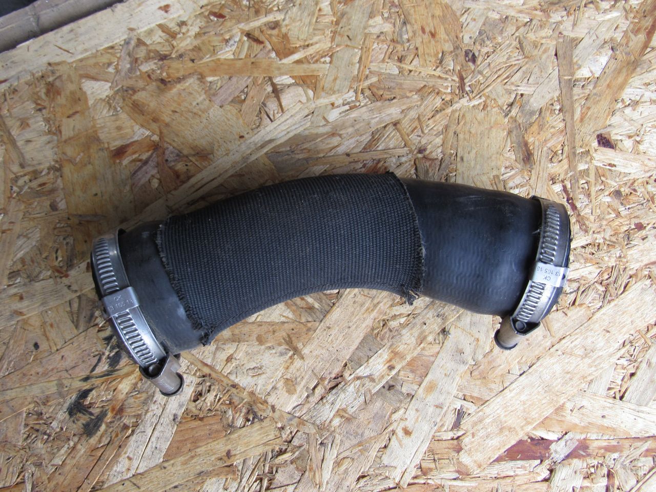 патрубок интеркулера Audi A6 4F/C6 2006, 4F0145709L