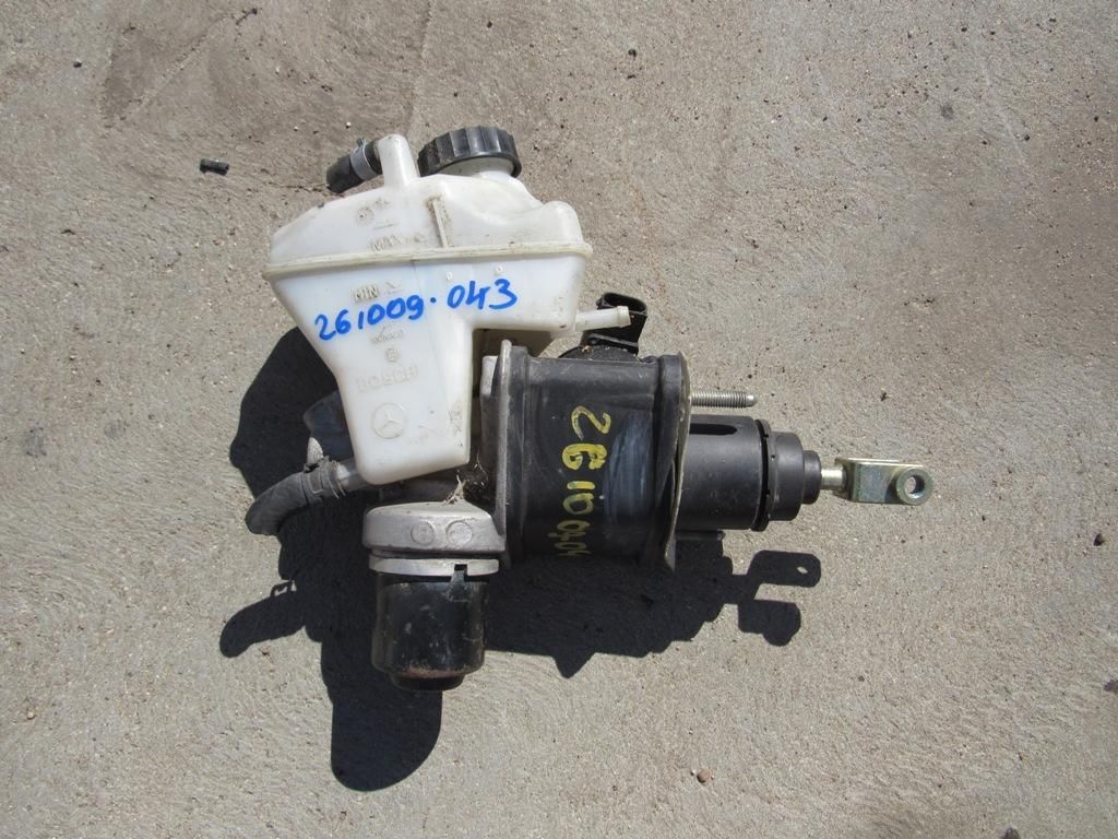 бачок тормозной жидкости Mercedes-Benz E-Класс W211/S211 2002, 2114300302