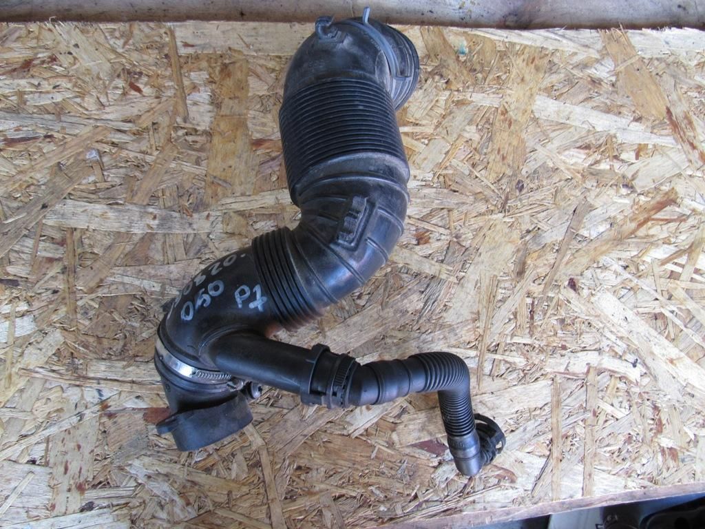 патрубок воздушного фильтра Volkswagen Passat CC 1 поколение 2008, 3C0129654P