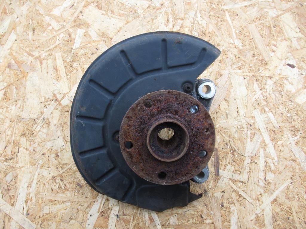 ступица передняя правая Volkswagen Passat B7 2011, 3C0407258G