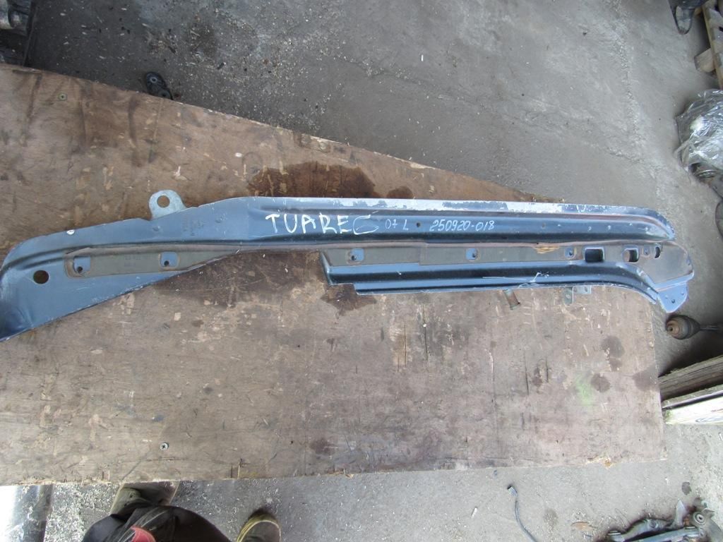 крепление ( кронштейн ) крыла Volkswagen Touareg 1 поколение [рестайлинг] 2007, 7L6805175D