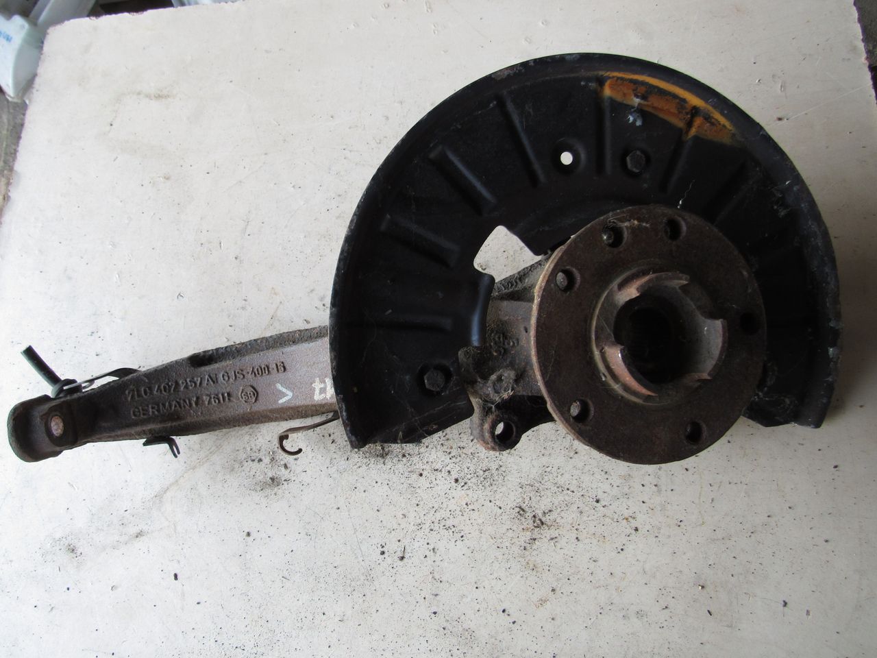 ступица передняя левая Audi Q7 4L 2005, 7L0407257A