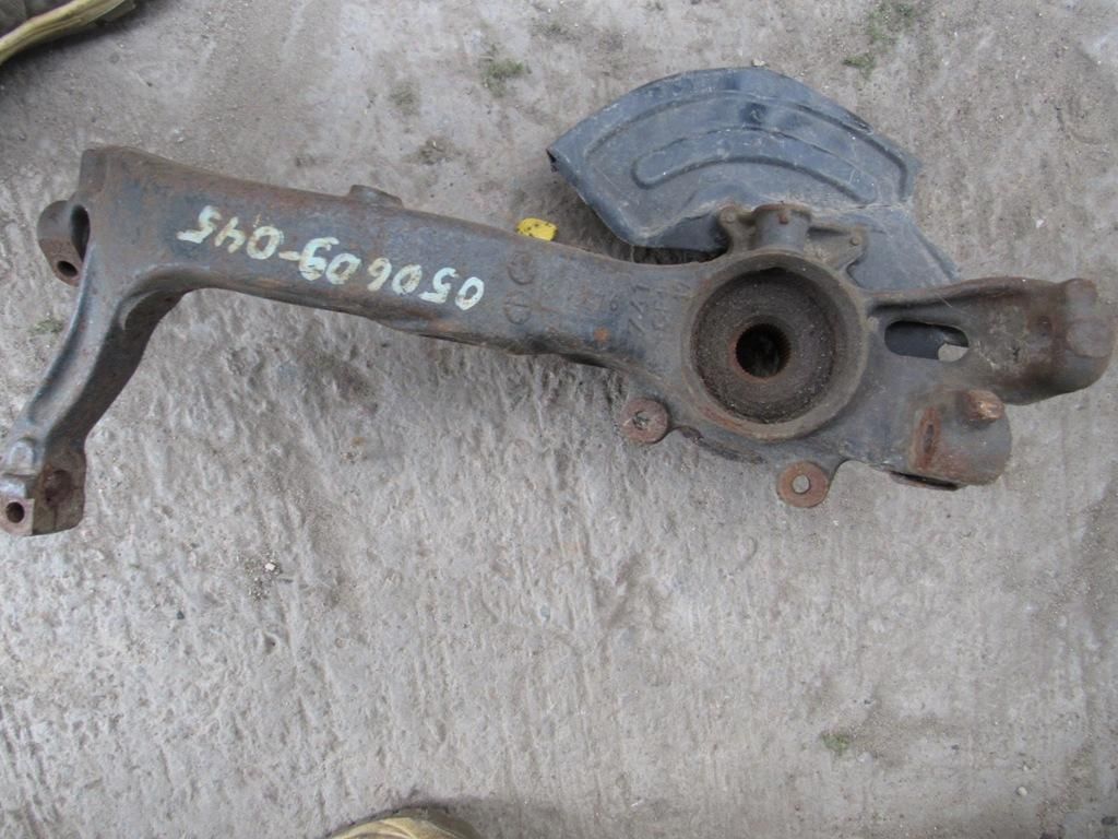 ступица передняя левая Audi A6 4B/C5 2000, 8D0407257
