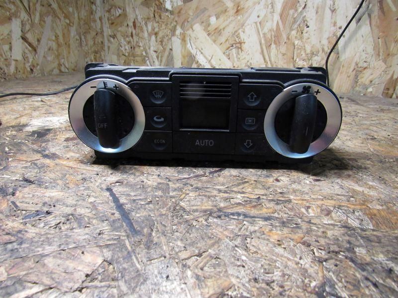 блок управления печки / климат-контроля Audi TT 8N [рестайлинг] 2002, 8N0820043A