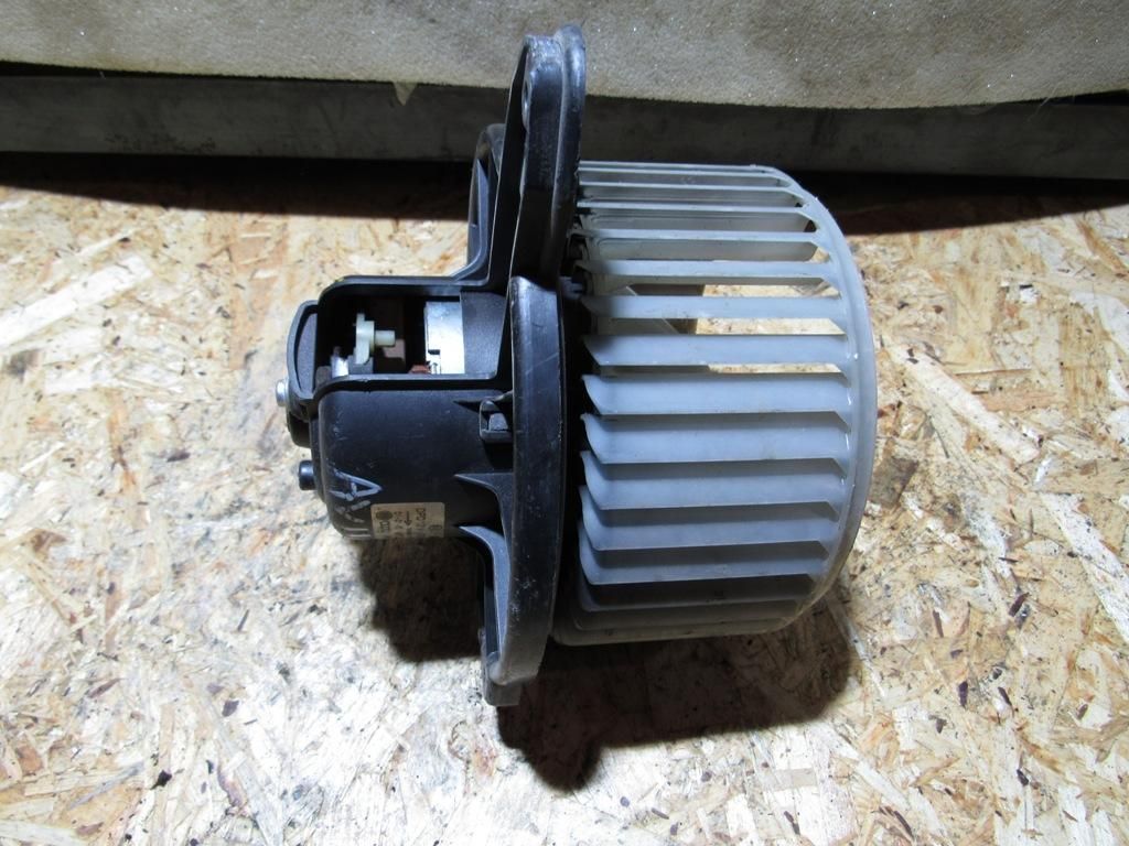 моторчик печки Audi A6 4B/C5 2000, 4B1820021B