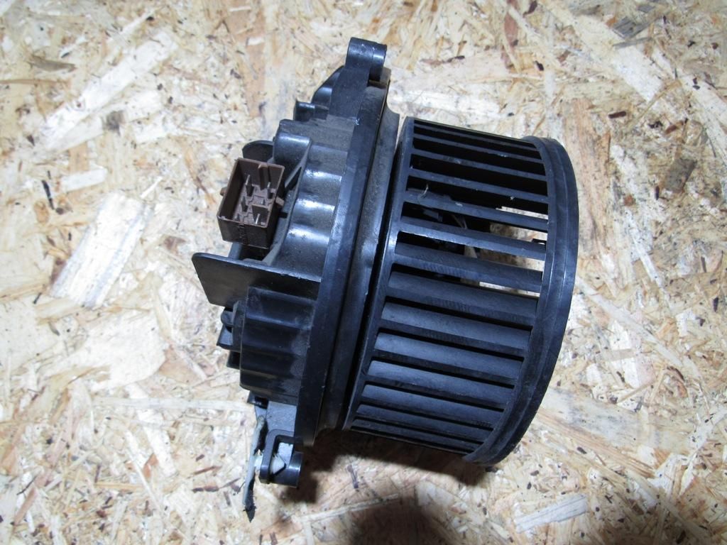 моторчик печки Audi A4 B7 2006, 8E1820021E