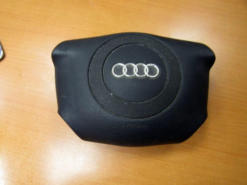 подушка безопасности водителя Audi A6 4B/C5 2000, 4B0880201Q