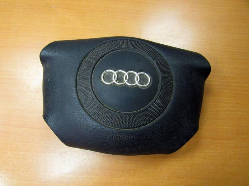 подушка безопасности водителя Audi A6 4B/C5 2000, 4B0880201Q
