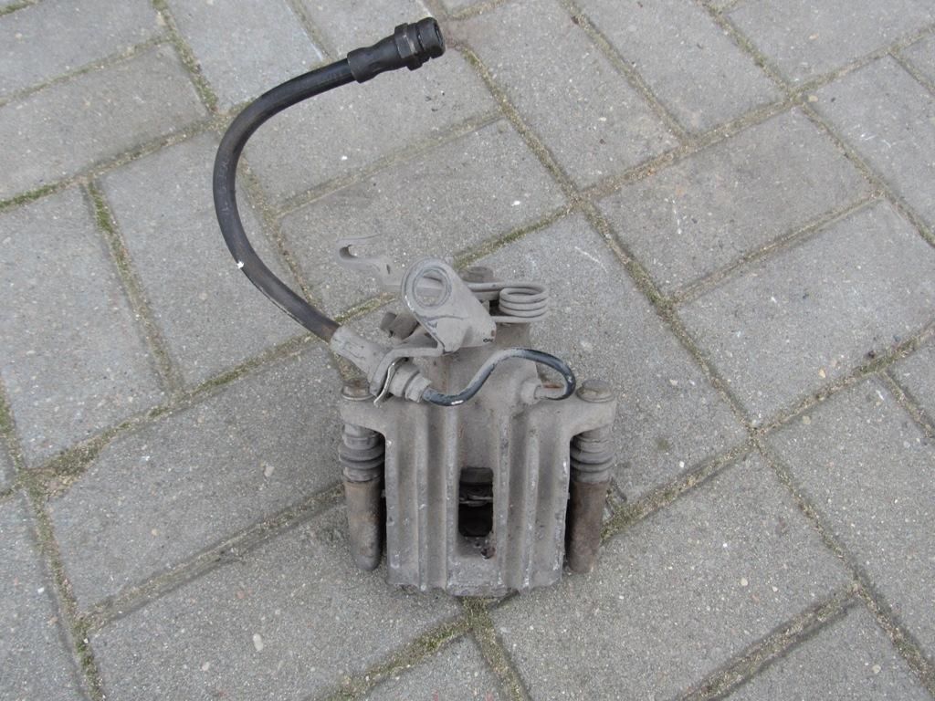 суппорт задний правый Audi A3 8P [рестайлинг] 2006