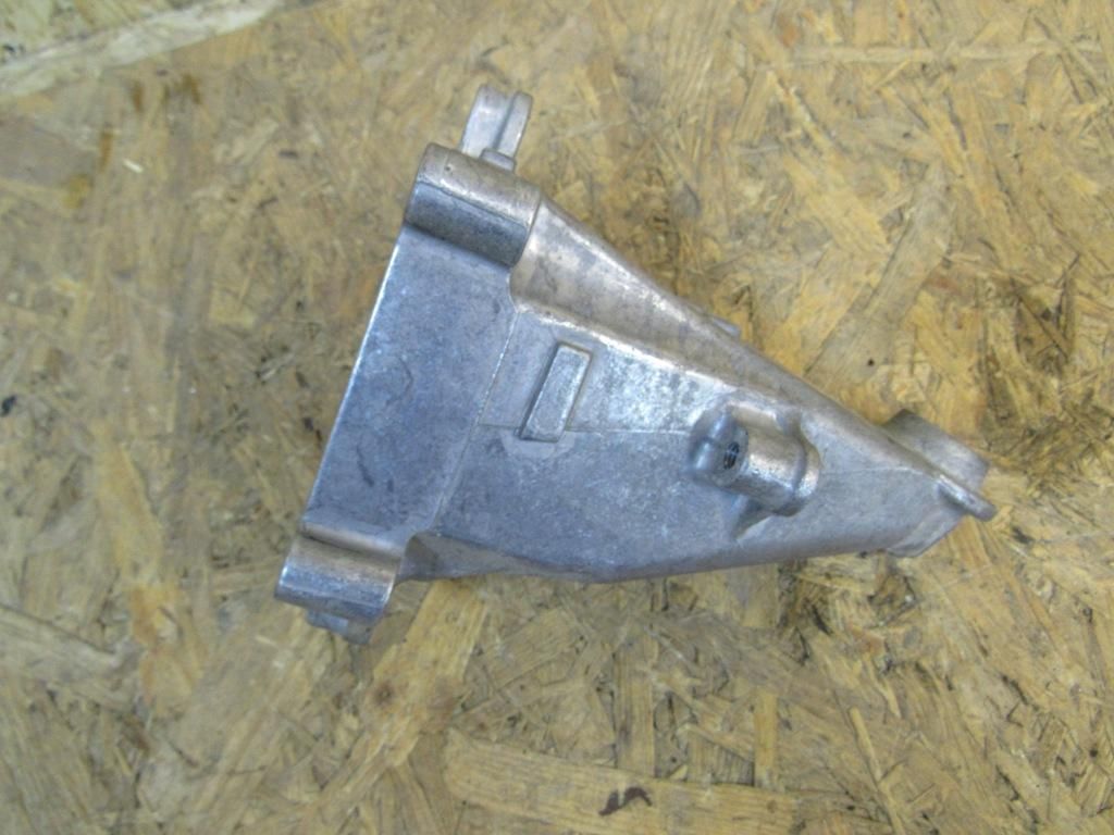 кронштейн двигателя Mercedes-Benz E-Класс W212/S212/C207/A207 2012, 1.8 л., M 271.860, бензин, 2712232704