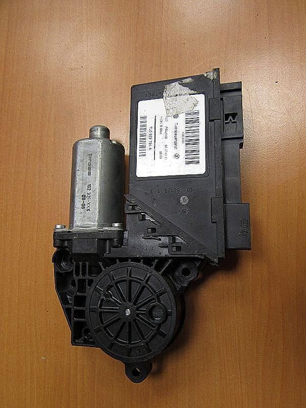 моторчик стеклоподъемника передний правый Volkswagen Touareg 1 поколение 2006, 7L0959794A