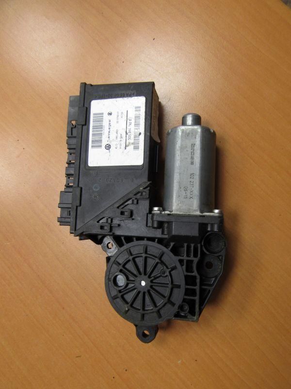 моторчик стеклоподъемника передний правый Volkswagen Touareg 1 поколение 2006, 3D1959792E