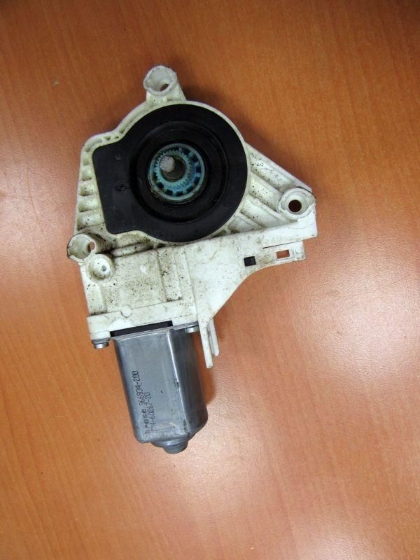 моторчик стеклоподъемника передний правый Audi A6 4F/C6 [рестайлинг] 2010, 8K0959802A