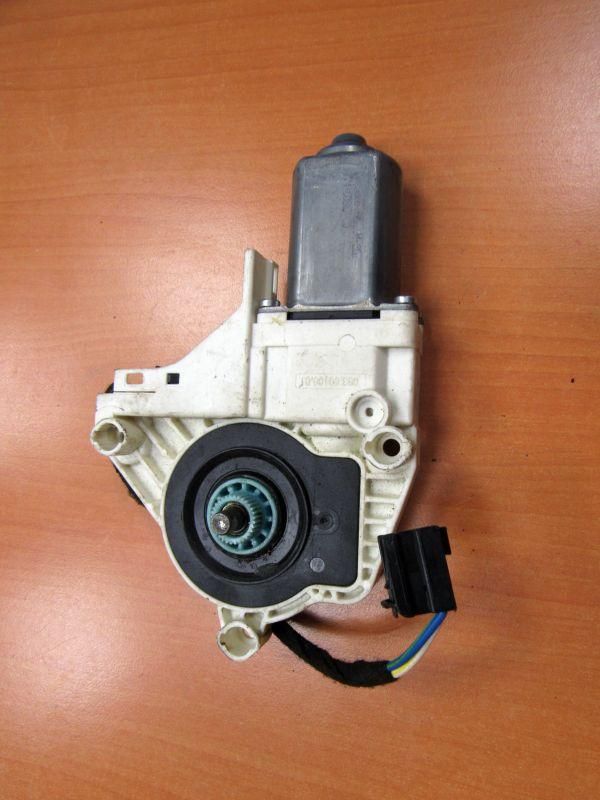моторчик стеклоподъемника передний правый Audi A4 B8/8K 2010, 8K0959802A