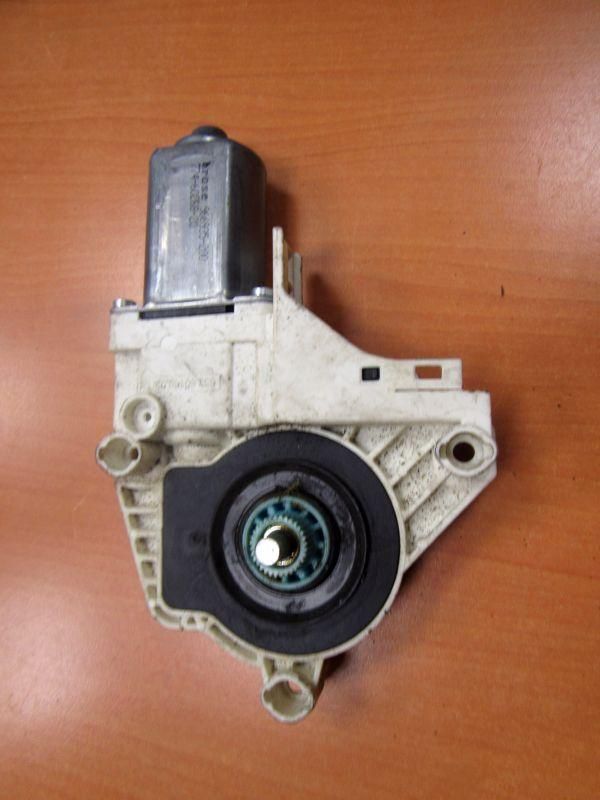 моторчик стеклоподъемника передний левый Audi A4 B8/8K 2010, 8K0959801A