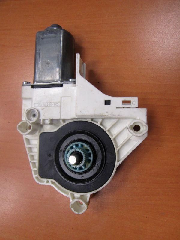 моторчик стеклоподъемника передний левый Audi A8 D4/4H 2012, 8K0959801B