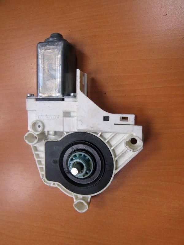 моторчик стеклоподъемника передний левый Audi A6 4G/C7 2012, 8K0959801B