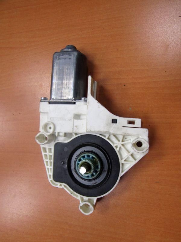моторчик стеклоподъемника передний левый Audi A6 4G/C7 2012, 8K0959801B
