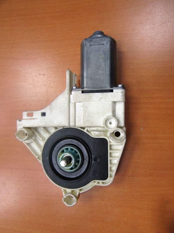 моторчик стеклоподъемника передний правый Audi A6 4F/C6 [рестайлинг] 2010, 8K0959802A