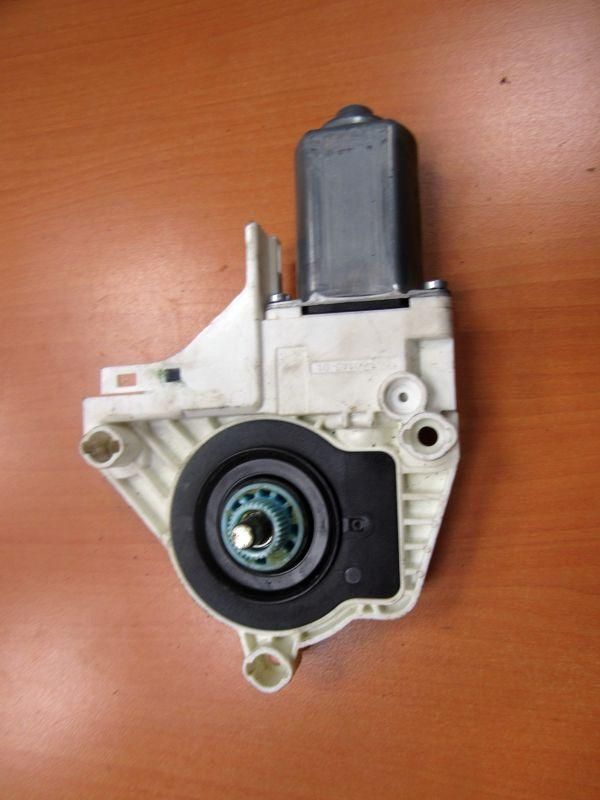 моторчик стеклоподъемника передний правый Audi A8 D4/4H 2012, 8K0959802B