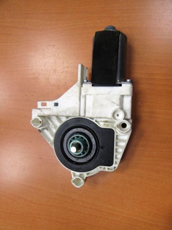 моторчик стеклоподъемника передний правый Audi A4 B8/8K 2010, 8T0959802B
