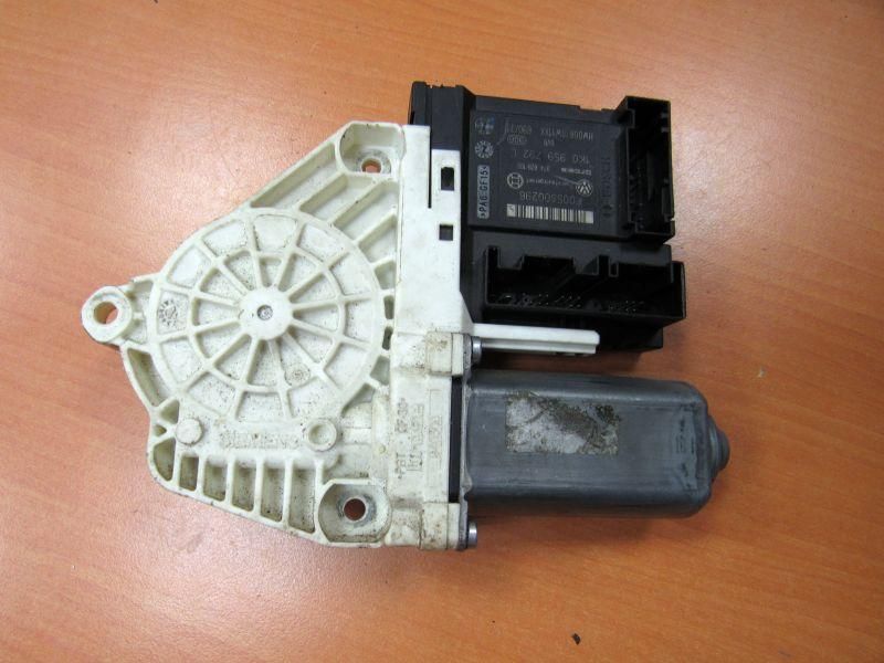 моторчик стеклоподъемника передний правый Volkswagen Passat B6 2008, 1K0959792L
