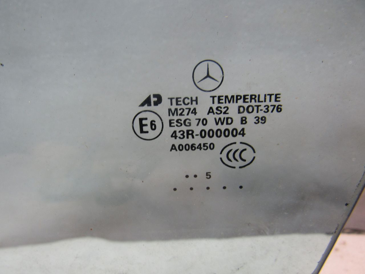 стекло двери передней левой Mercedes-Benz M-Класс W164 2005, купе