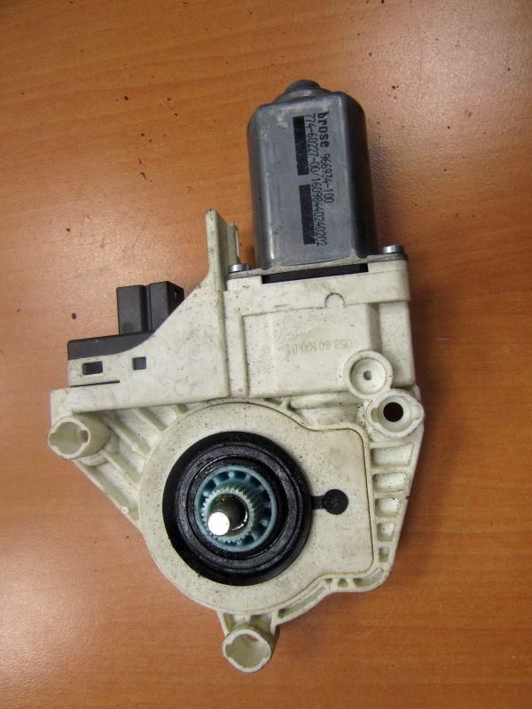 моторчик стеклоподъемника передний правый Audi Q5 8R 2010, 8K0959802