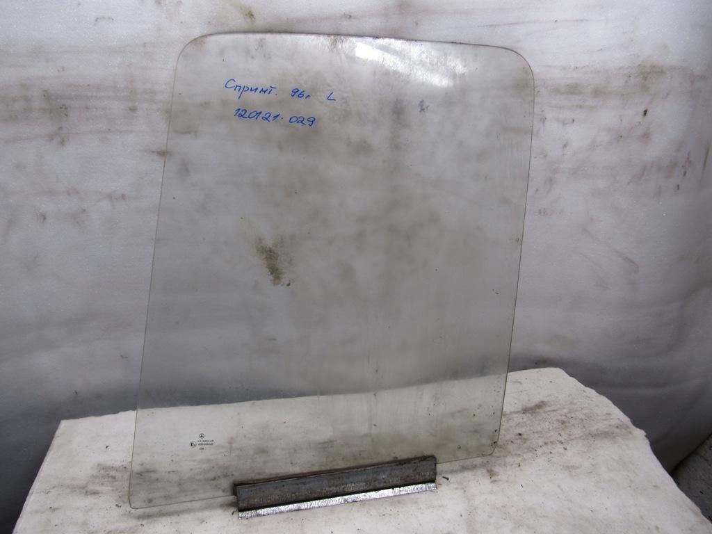 стекло двери передней левой Mercedes-Benz Sprinter W901-904 1996