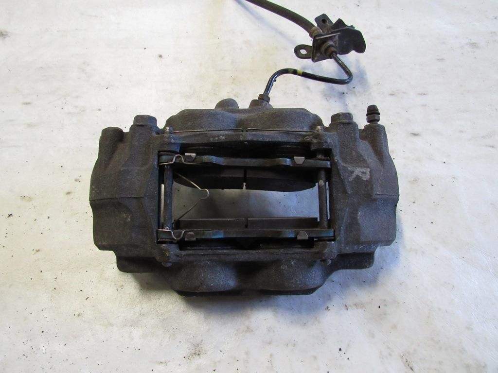 суппорт передний правый Toyota Land Cruiser Prado 4 поколение J150 2012