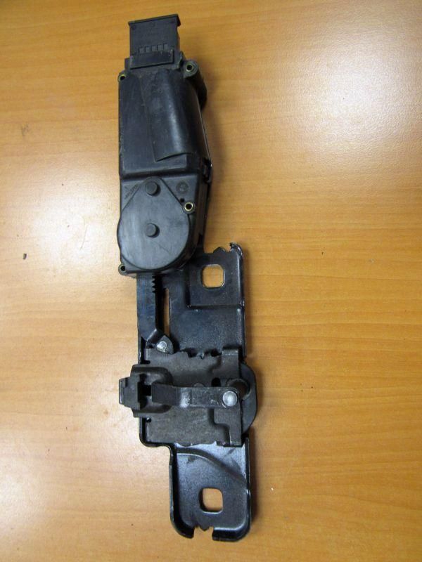 замок багажника Audi A8 D4/4H 2012, 4H0827383