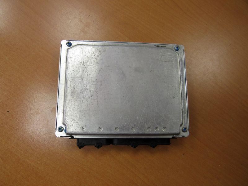 блок управления двигателем Audi A6 4A/C4 1996, 4D0907551B