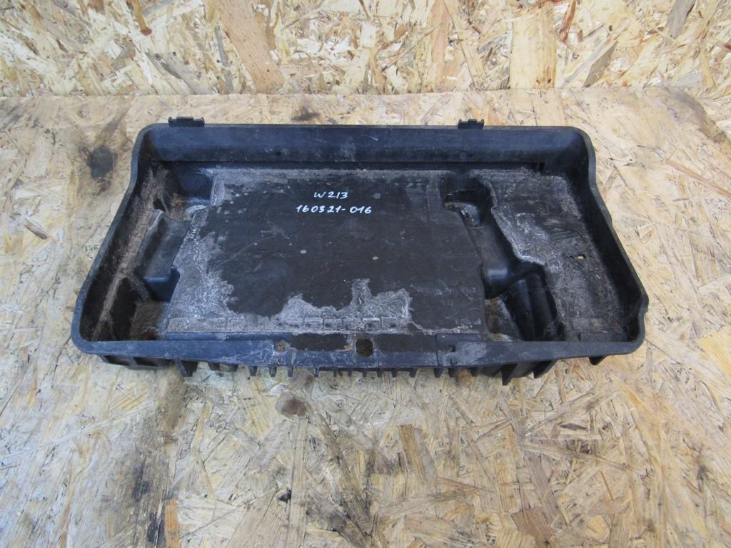 полка аккумулятора Mercedes-Benz E-Класс W213/S213/C238/A238 2018, 2.0 л., дизель, АКПП, 2136200018