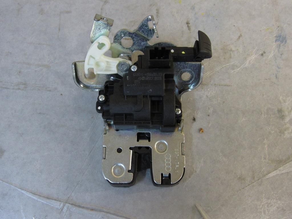 замок багажника Audi A8 D4/4H 2012, 4H0827505
