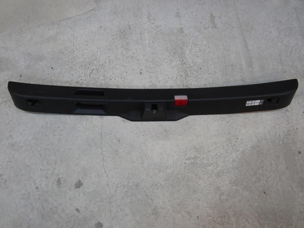 обшивка крышки багажника Mercedes-Benz GL-Класс X166 2015, 1667400272