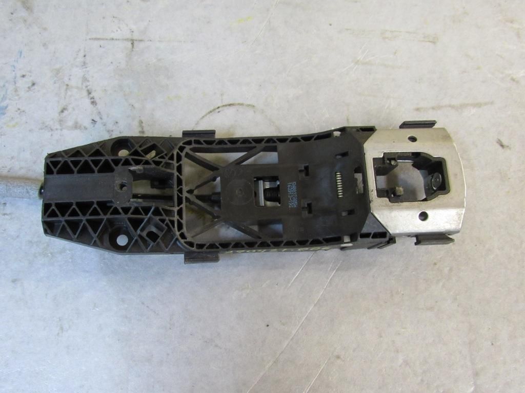 скелет ручки двери передней правой Volkswagen Touareg 2 поколение 2012, 5N0837885H