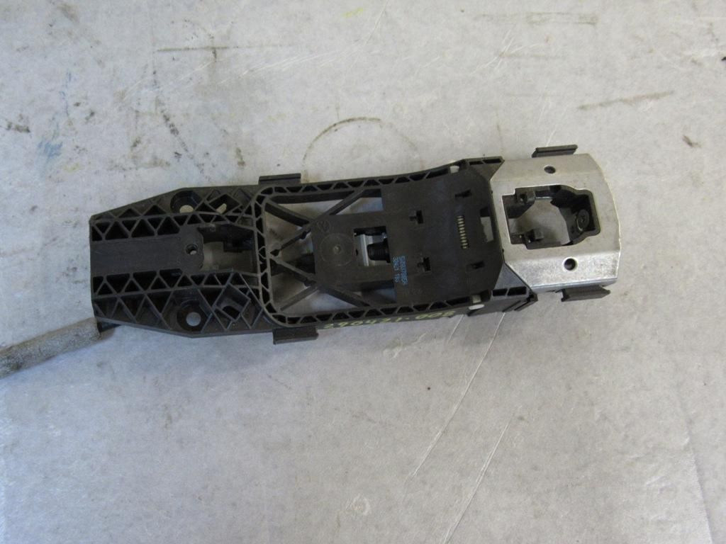 скелет ручки двери передней правой Volkswagen Touareg 2 поколение 2012, 5N0837885H