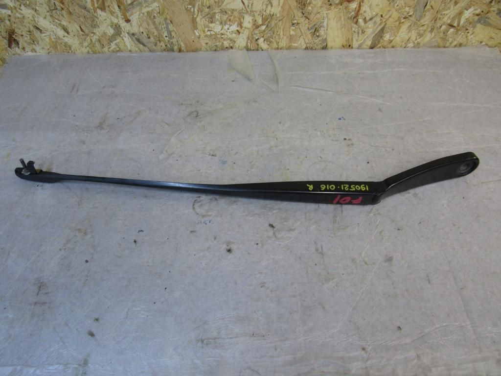 щеткодержатель (поводок стеклоочистителя, дворник) BMW 7 серия F01/F02 2012, 7182594