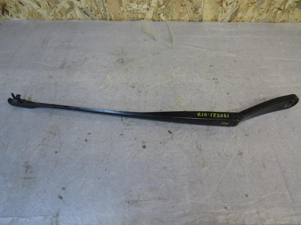 щеткодержатель (поводок стеклоочистителя, дворник) BMW 7 серия F01/F02 2012, 7182594