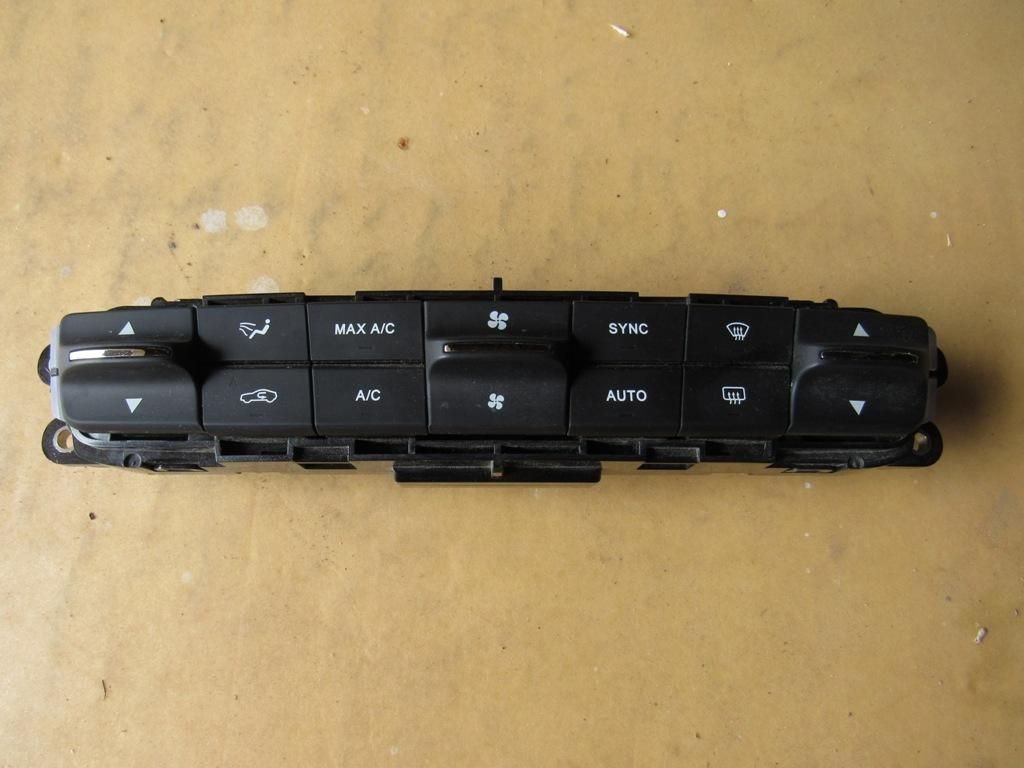 блок управления печки / климат-контроля Maserati Levante 1 поколение 2016, 06701235080