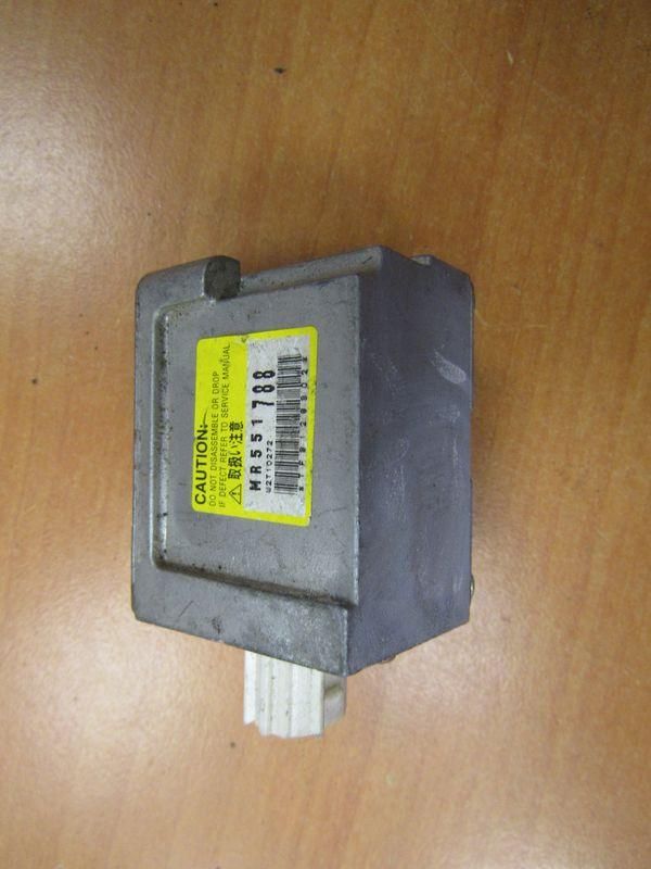 датчик AirBag Mitsubishi Pajero 3 поколение 2002, MR551788