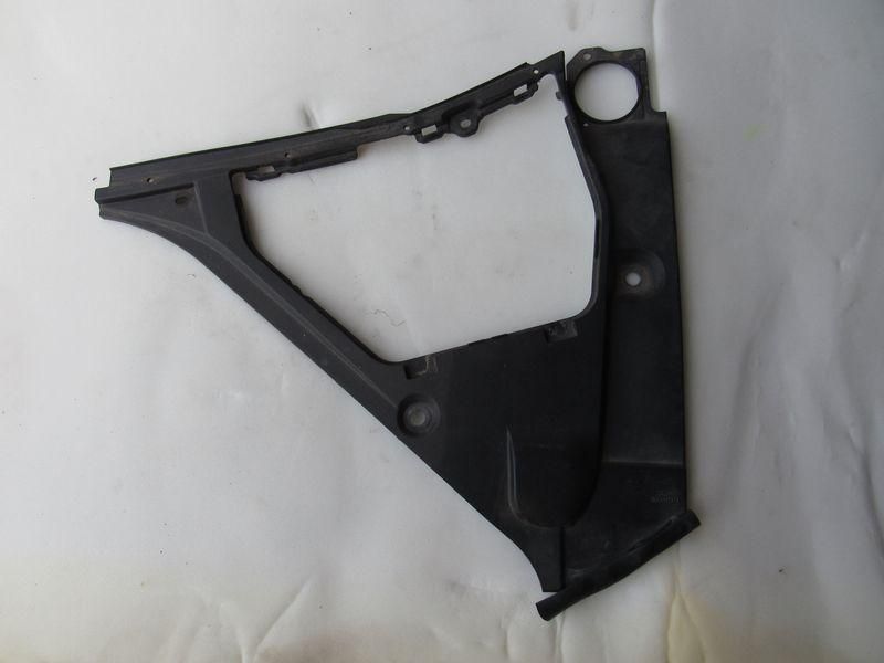 планка под капот Nissan GT-R R35 2008, 64895JF10A