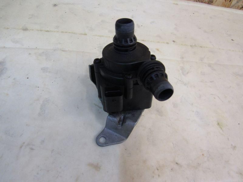 помпа BMW X5 F15 2013, 8511748