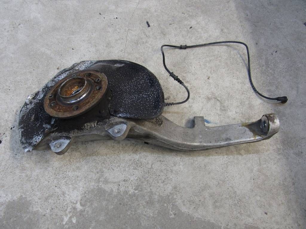 кулак поворотный левый Mercedes-Benz M-Класс W166 2014, 3.0 л., дизель, АКПП, внедорожник 5 дв., 16609