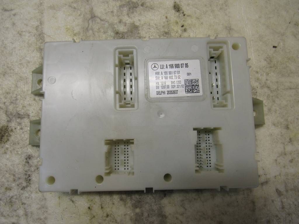 блок предохранителей Mercedes-Benz M-Класс W166 2015, 1669000705