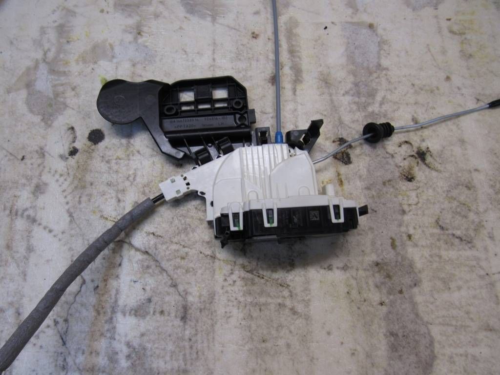 замок двери задней левой Mercedes-Benz M-Класс W166 2015, 3.5 л., дизель, 2047302735